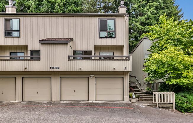 Renovated 3BR Townhouse in Desirable Lakeview Neighborhood!!