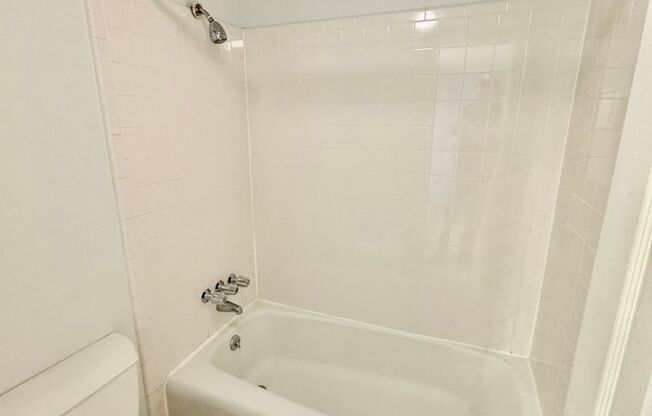 2 beds, 1 bath, 950 sqft, $1,295, Unit #203