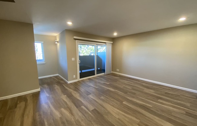 Living room at 100 Union Ave Apartments, Campbell, CA, 95008