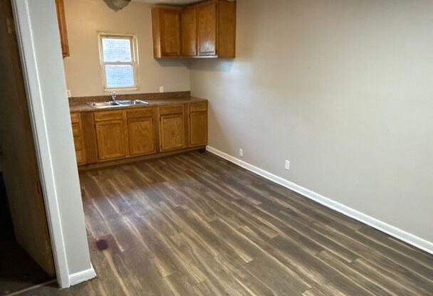 4652 Warner