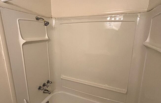 1 bed, 1 bath, 624 sqft, $1,050, Unit 30