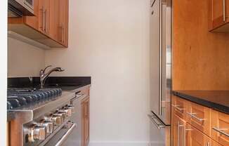 350 W 51 ST