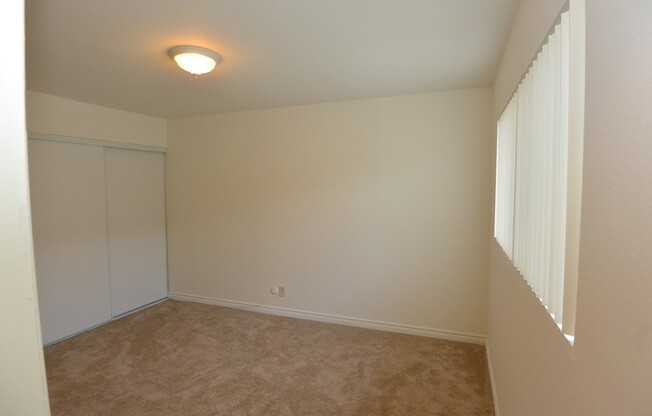 3 beds, 1.5 baths, $2,700, Unit 2214-4