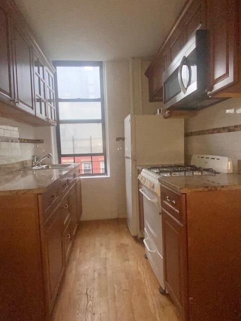 327 E 3 ST