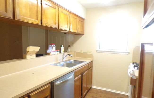 2 beds, 1 bath, 900 sqft, $1,395, Unit A