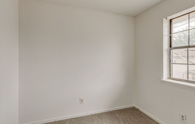 MOVE IN SPECIAL NO DEPOSIT OR APPLICATION FEE LEASE BY 8/31/25