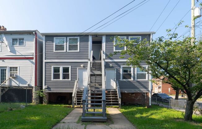 Move In Ready 2 BD 1 BA close to Metro, Shopping, & More!