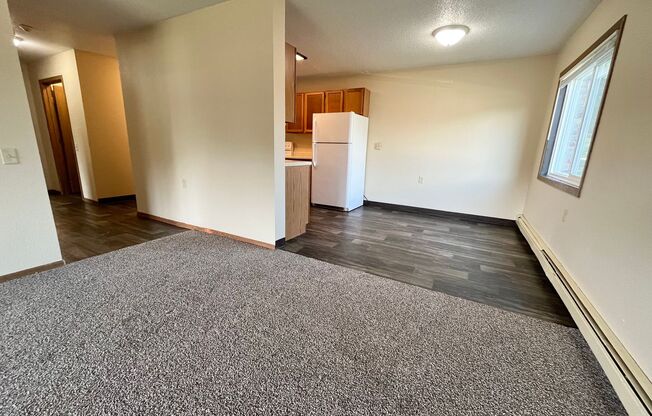 2 beds, 1 bath, 946 sqft, $725, Unit 8