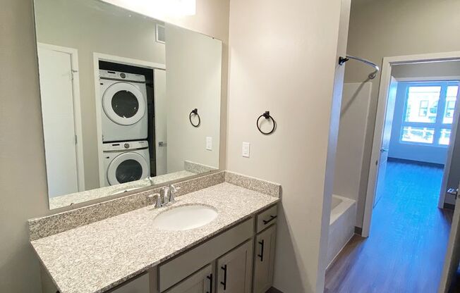 1 bed, 1 bath, 765 sqft, $1,300, Unit 208