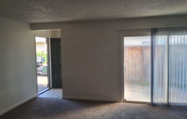 2 beds, 1 bath, 968 sqft, $1,325, Unit 1450-129