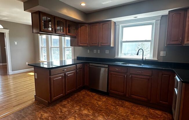 Spacious 3 Bed 2 Bath Apartment With Garage Parking!