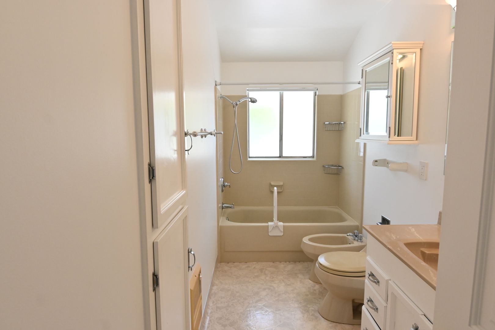 West SJ Beauty, Pool & Spa, 2/2 SFR