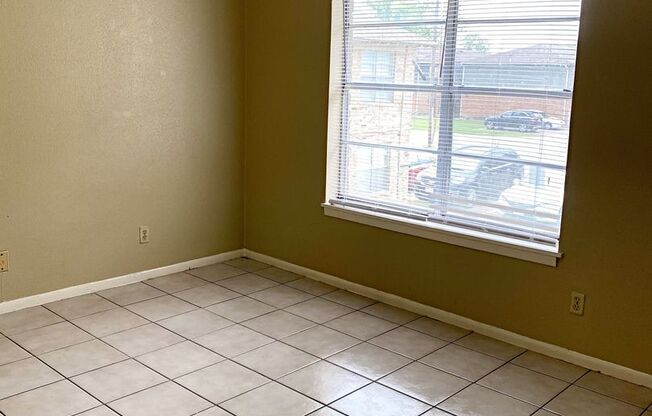 2 beds, 1.5 baths, 681 sqft, $895, Unit WC 7