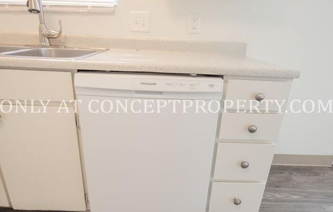 2 beds, 1.5 baths, 1,040 sqft, $1,299, Unit 03
