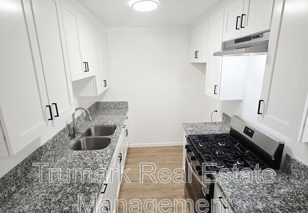 470 RIVERDALE DR