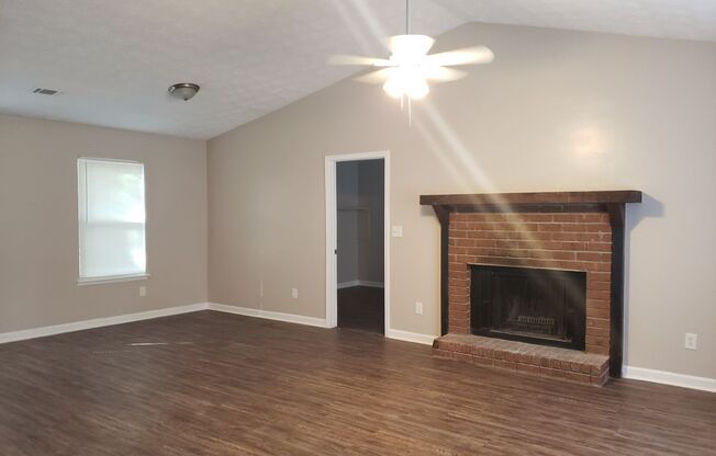 Spacious Ranch-Style 3 Bedroom Home with Bonus room Large back yard!