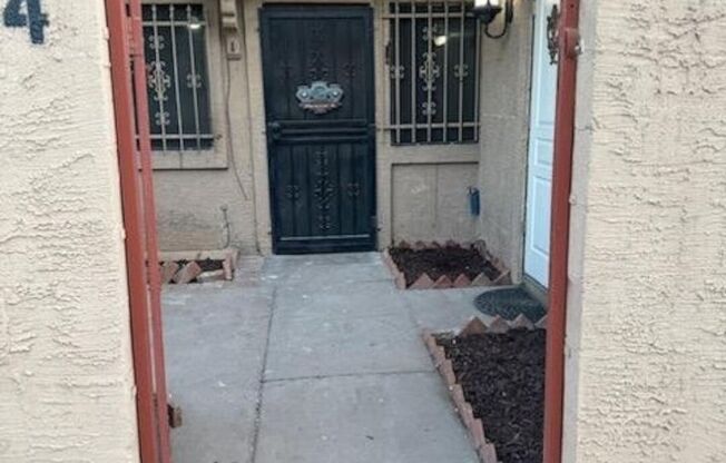 2 beds, 1 bath, $1,600