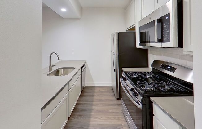 1 bed, 1 bath, 700 sqft, $1,295, Unit LAW7-108