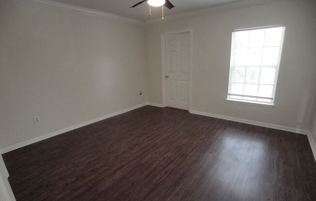 Beautiful 1/1 Wood Floors Condo for Rent close to UCF at The Crest
