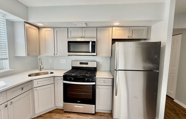 2 beds, 1 bath, $1,400, Unit 2nd Floor