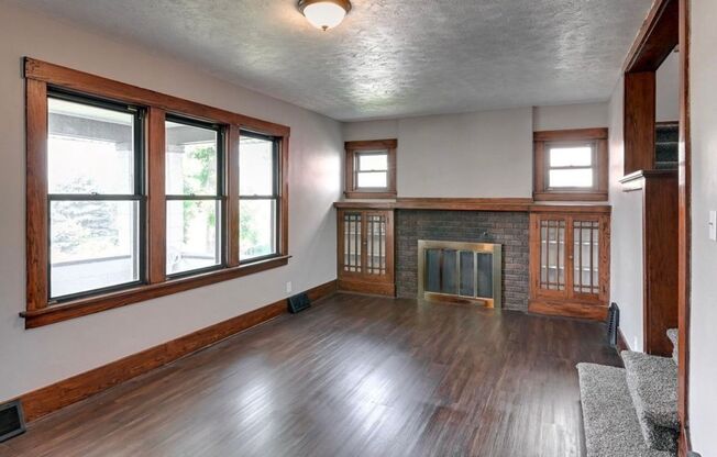 Beautiful & Spacious 3 Bedroom, 2 Bathroom Home in South Omaha – 1,872 Sq Ft