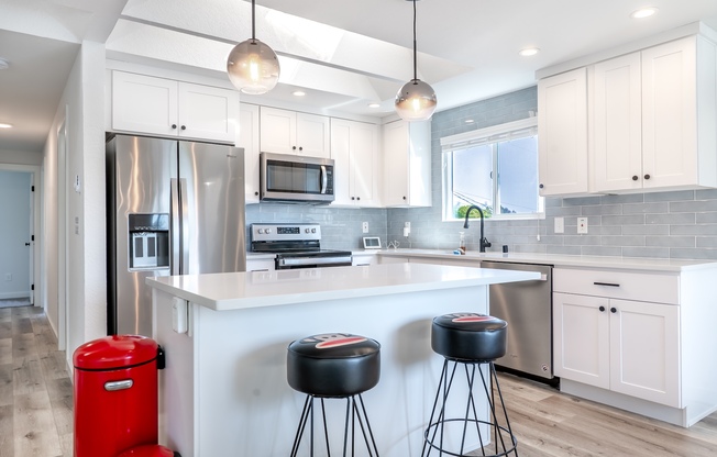 906 N 101 ST
