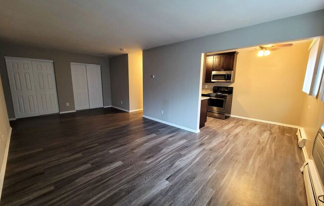 2 beds, 1 bath, 736 sqft, $1,209, Unit 102