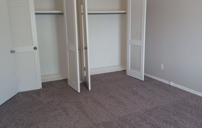 2 beds, 1 bath, 1,000 sqft, $970, Unit 98