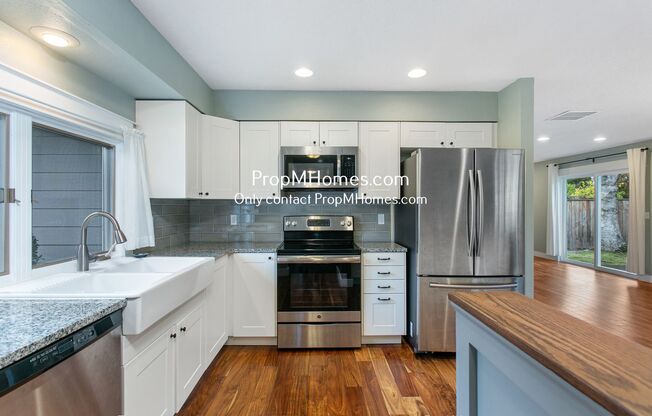 Stunning Three Bedroom Home in the Heart of Tualatin!