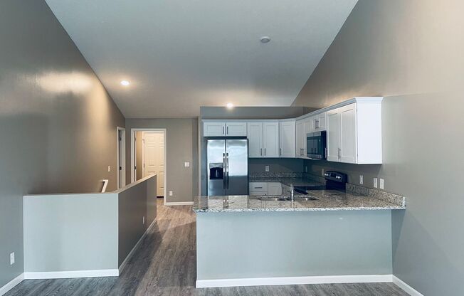 4BR/4BA Home Minutes From Village Pointe!