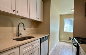 2 beds, 1 bath, 850 sqft, $1,795, Unit 27