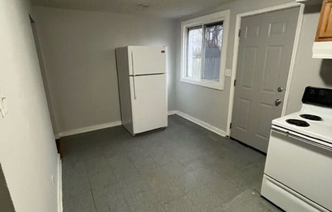 2 beds, 1 bath, 825 sqft, $1,050, Unit Unit D