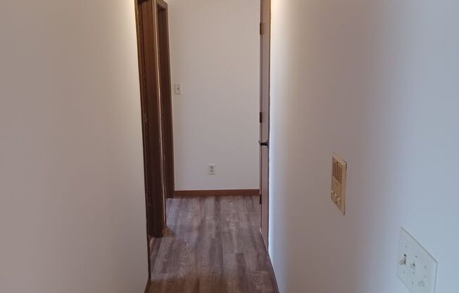 2 beds, 1 bath, $969, Unit 1015 203