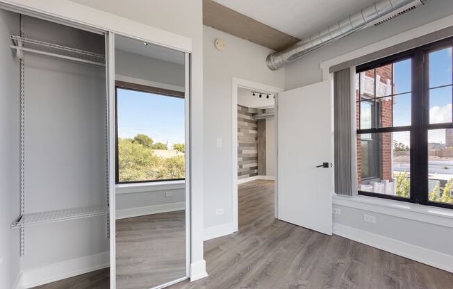 3 beds, 1 bath, 724 sqft, $2,700, Unit 514