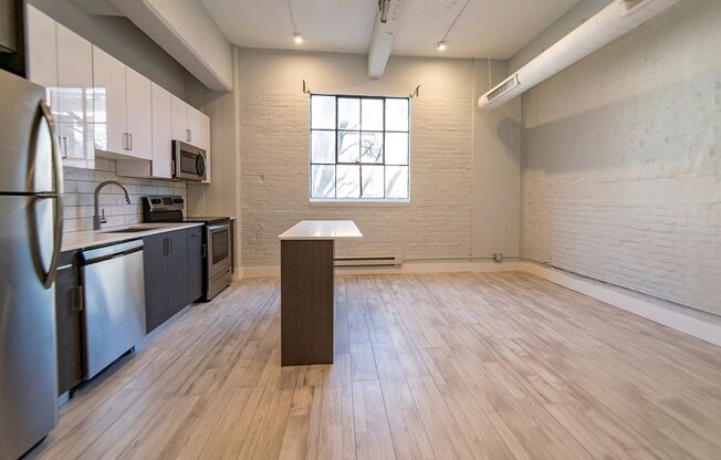 Studio, 1 bath, 646 sqft, $1,745, Unit 205