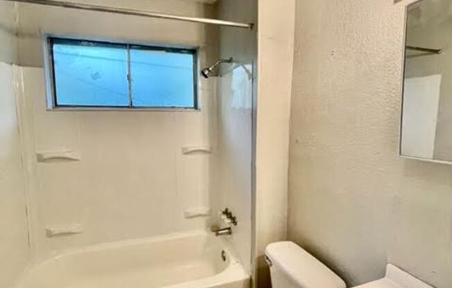 3 beds, 1 bath, $1,100