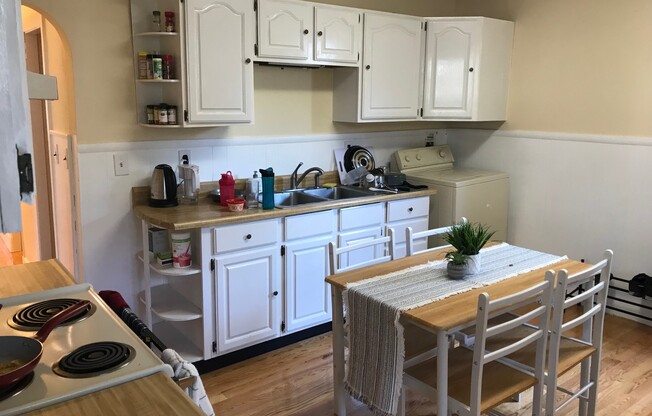 3 beds, 1 bath, $4,000, Unit 1