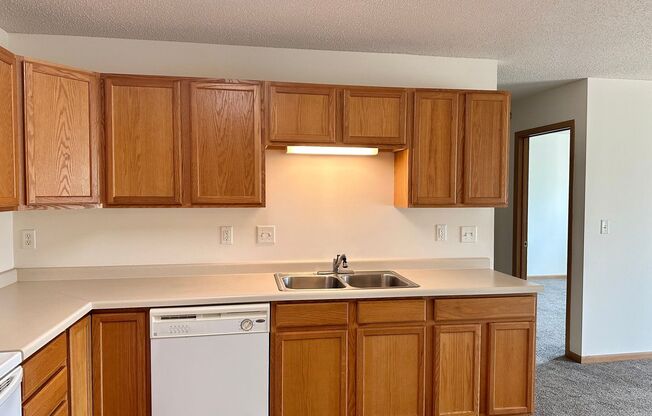 1 bed, 1 bath, $940, Unit 104