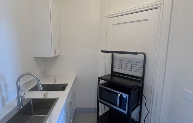 Studio, 1 bath, 300 sqft, $1,350, Unit 48