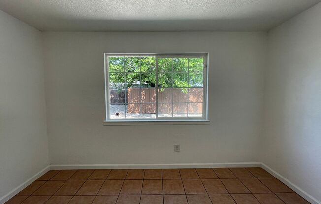 2 beds, 1 bath, $1,050, Unit #3