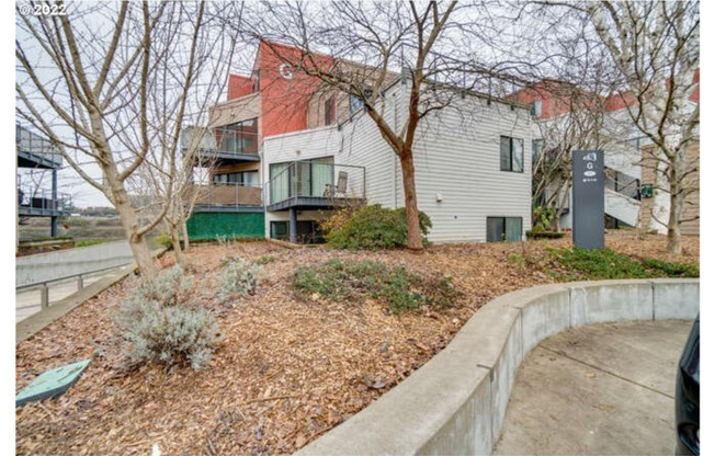 820 NW Parkway G5