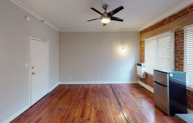 Studio, 1 bath, 375 sqft, $1,545, Unit 405