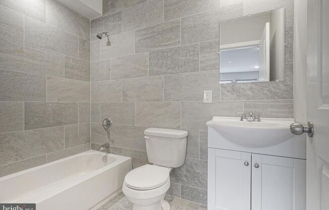 2 beds, 2 baths, 1,050 sqft, $1,595, Unit 1827-E