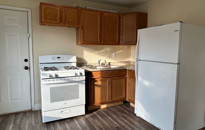 Cozy 2bed/1bath - Division Ave. & Nogalitos St.