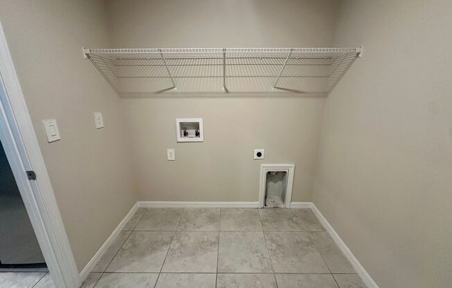 4 Bedroom 2 Bathroom 2 Car Garage- NW Cape Coral Home with Screened Lania