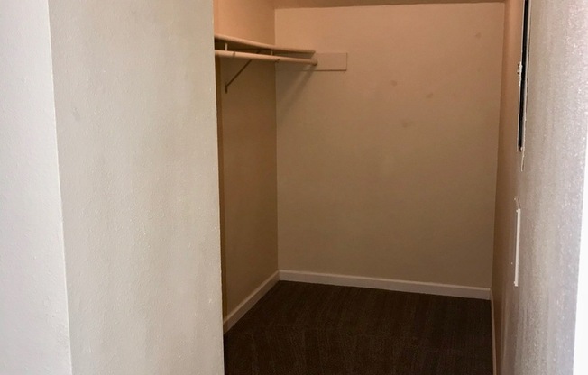 2 beds, 1 bath, 820 sqft, $1,525, Unit 1647A