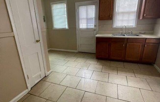 3 beds, 1 bath, $949