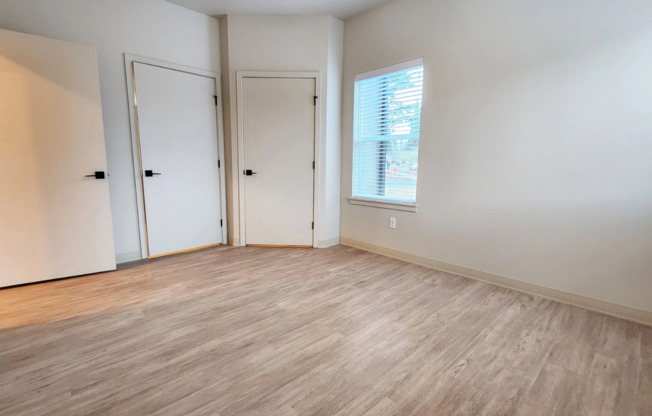 2 beds, 1 bath, 913 sqft, $1,900, Unit B-306