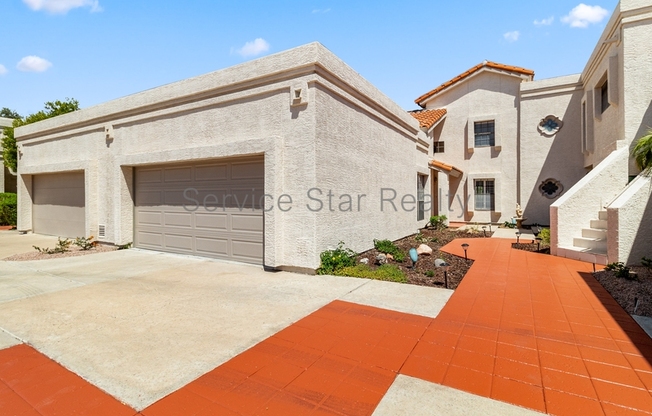 7800 E LINCOLN Drive