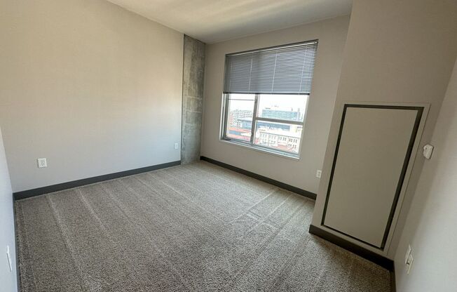 3 beds, 2 baths, 1,292 sqft, $2,800, Unit 1102